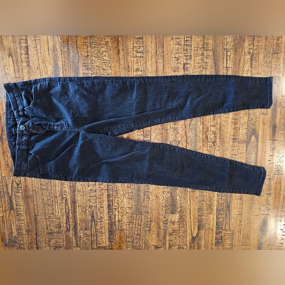 AEO black curvy high rise jegging.  Size 10
